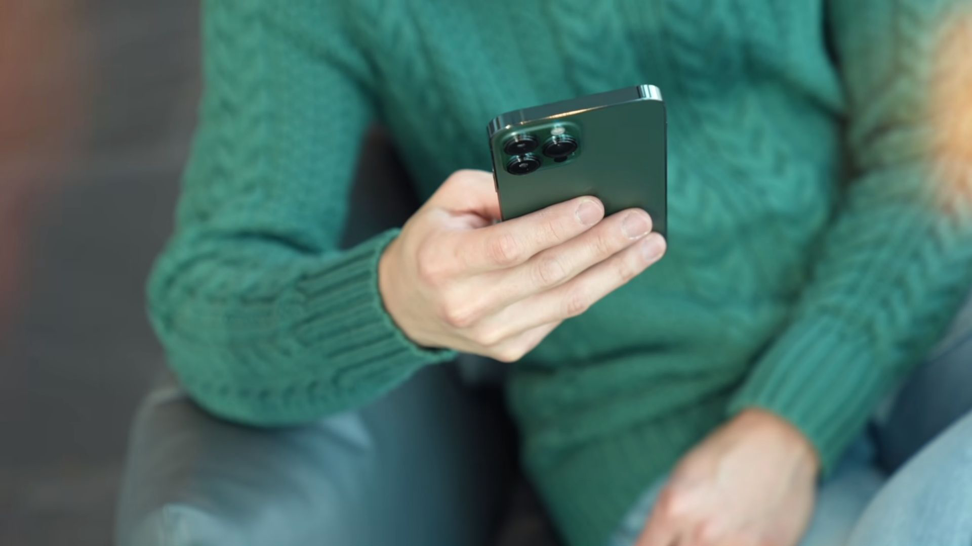 Mở hộp và trên tay iPhone 13 Pro màu xanh lá thân thiện môi trường Mở hộp và trên tay iPhone 13 Pro màu xanh lá thân thiện môi trường