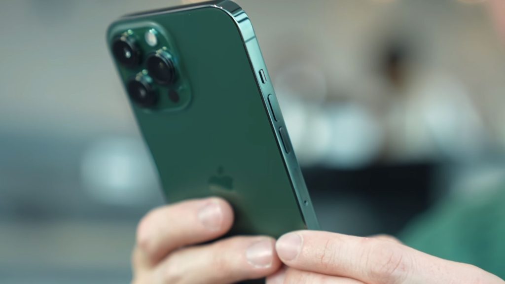 Mở hộp và trên tay iPhone 13 Pro màu xanh lá thân thiện môi trường Mở hộp và trên tay iPhone 13 Pro màu xanh lá thân thiện môi trường