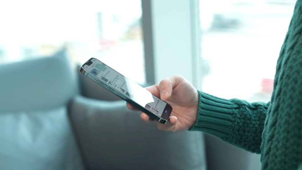 Mở hộp và trên tay iPhone 13 Pro màu xanh lá thân thiện môi trường Mở hộp và trên tay iPhone 13 Pro màu xanh lá thân thiện môi trường