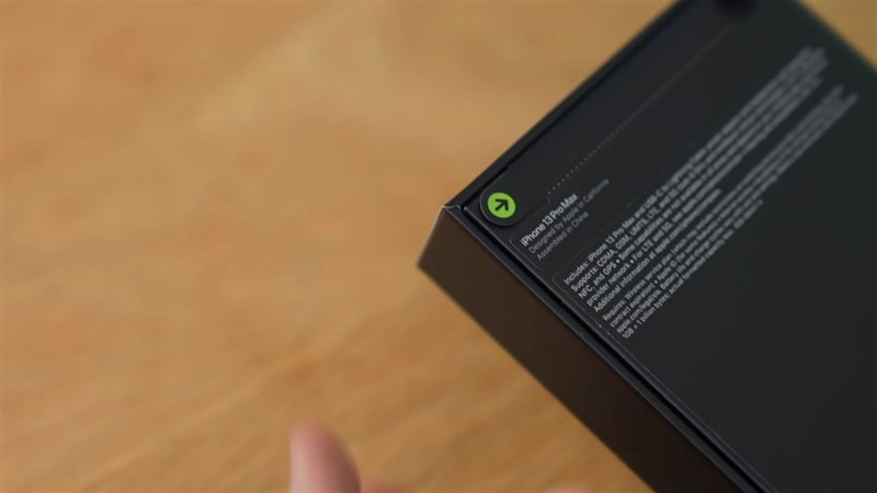 Mở hộp và trên tay iPhone 13 Pro màu xanh lá thân thiện môi trường Mở hộp và trên tay iPhone 13 Pro màu xanh lá thân thiện môi trường