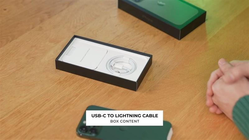 Mở hộp và trên tay iPhone 13 Pro màu xanh lá thân thiện môi trường Mở hộp và trên tay iPhone 13 Pro màu xanh lá thân thiện môi trường