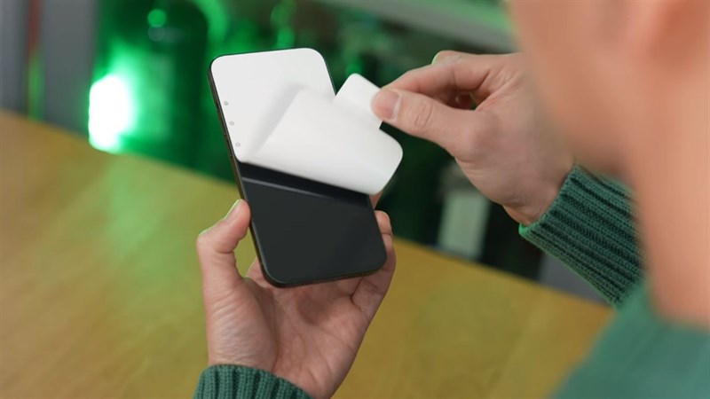 Mở hộp và trên tay iPhone 13 Pro màu xanh lá thân thiện môi trường Mở hộp và trên tay iPhone 13 Pro màu xanh lá thân thiện môi trường