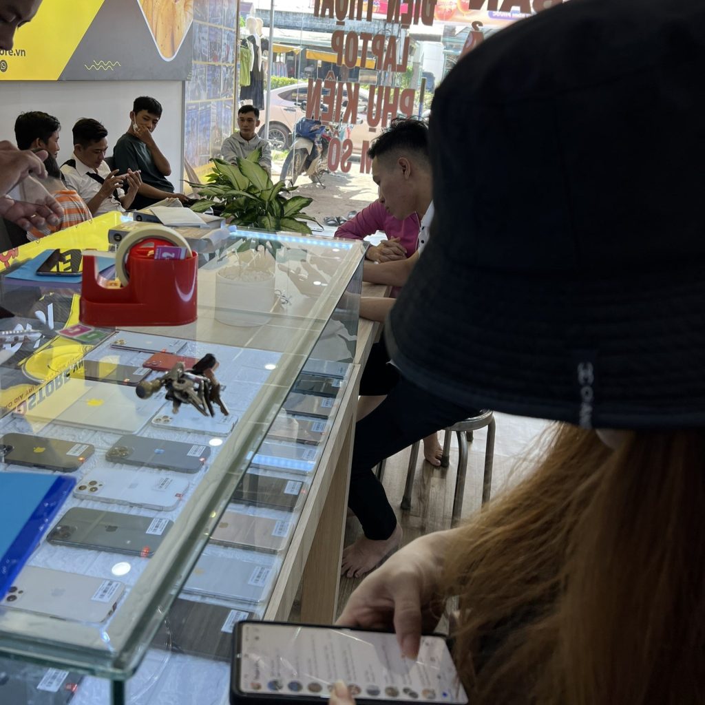 Không khí khai trương tưng bừng tại chi nhánh Halo Store Bình Phước Không khí khai trương tưng bừng tại chi nhánh Halo Store Bình Phước