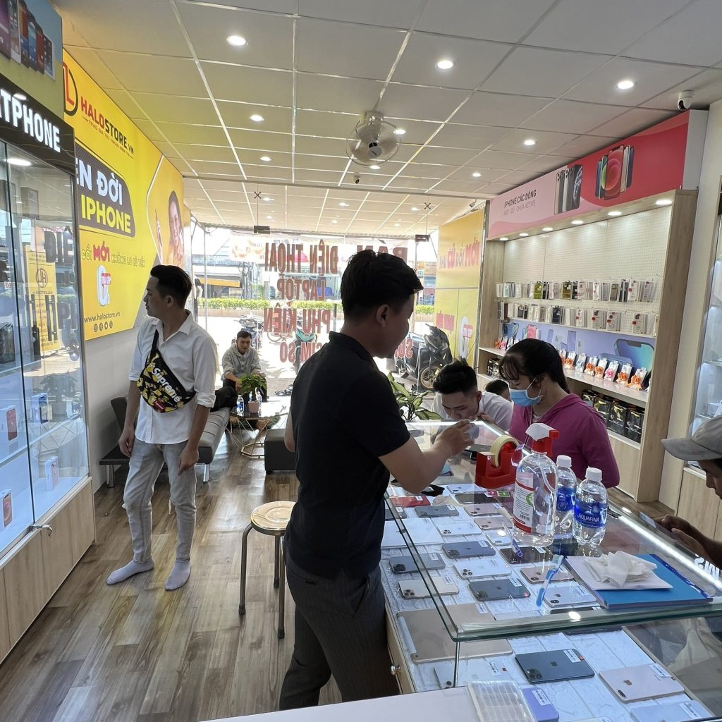 Không khí khai trương tưng bừng tại chi nhánh Halo Store Bình Phước Không khí khai trương tưng bừng tại chi nhánh Halo Store Bình Phước