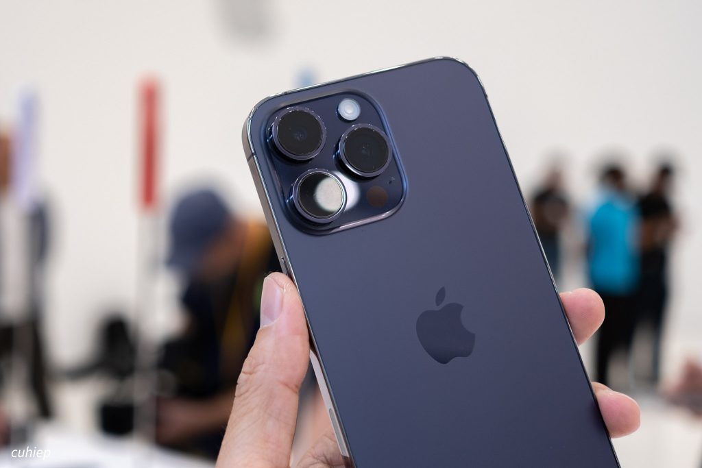 Trên tay iPhone 14 Pro: nghệ thuật che sẹo đỉnh cao từ đội R&D của Apple