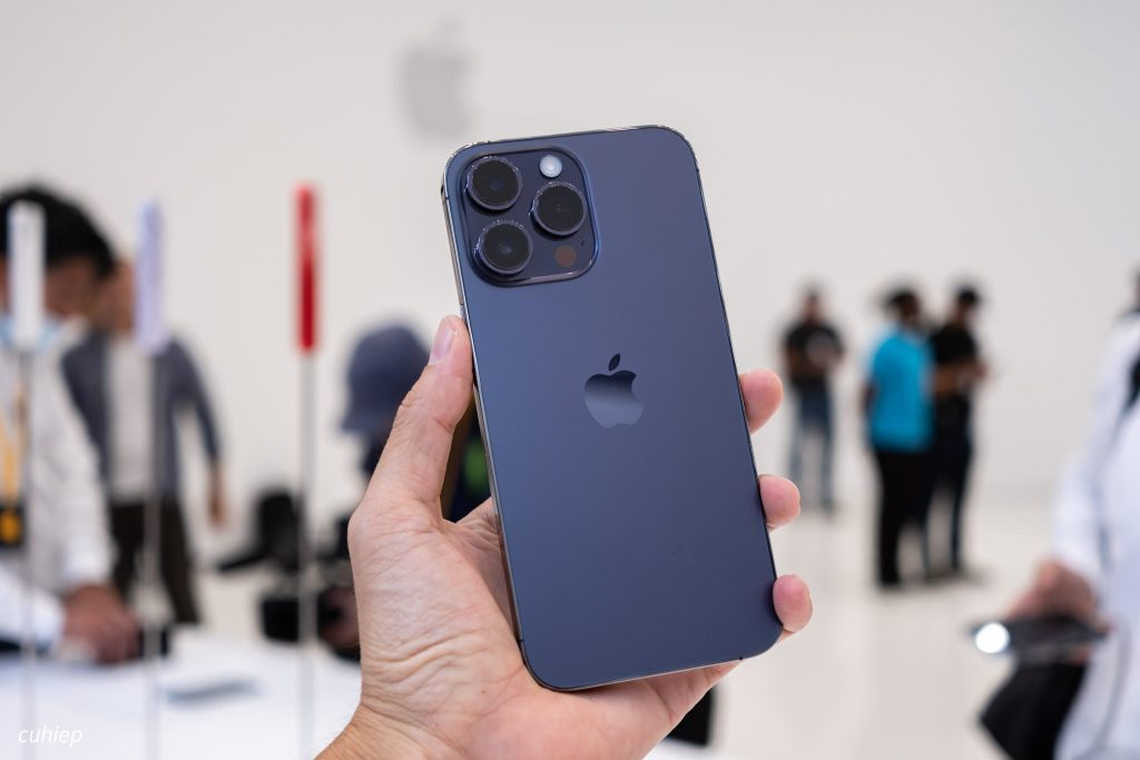 Trên tay iPhone 14 Pro: nghệ thuật che sẹo đỉnh cao từ đội R&D của Apple