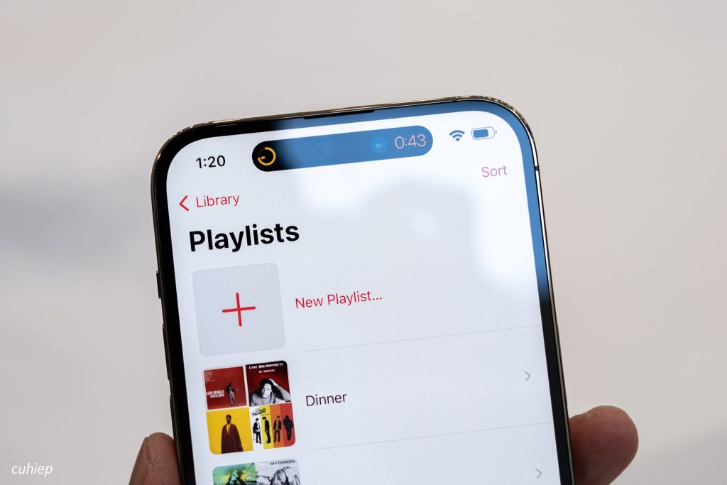 Trên tay iPhone 14 Pro: nghệ thuật che sẹo đỉnh cao từ đội R&D của Apple