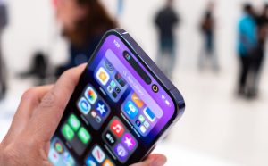 Trên tay iPhone 14 Pro: nghệ thuật che sẹo đỉnh cao từ đội R&D của Apple Trên tay iPhone 14 Pro: nghệ thuật che sẹo đỉnh cao từ đội R&D của Apple